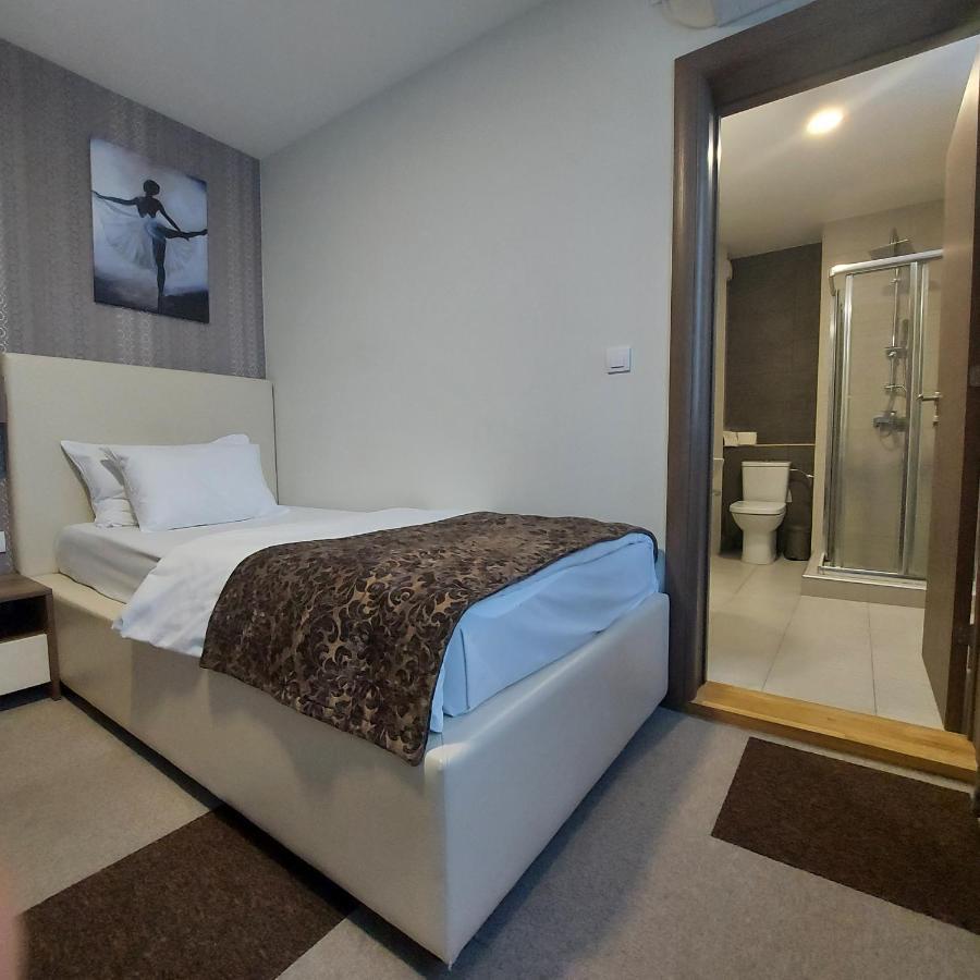 Hotel Kole Čačak Extérieur photo