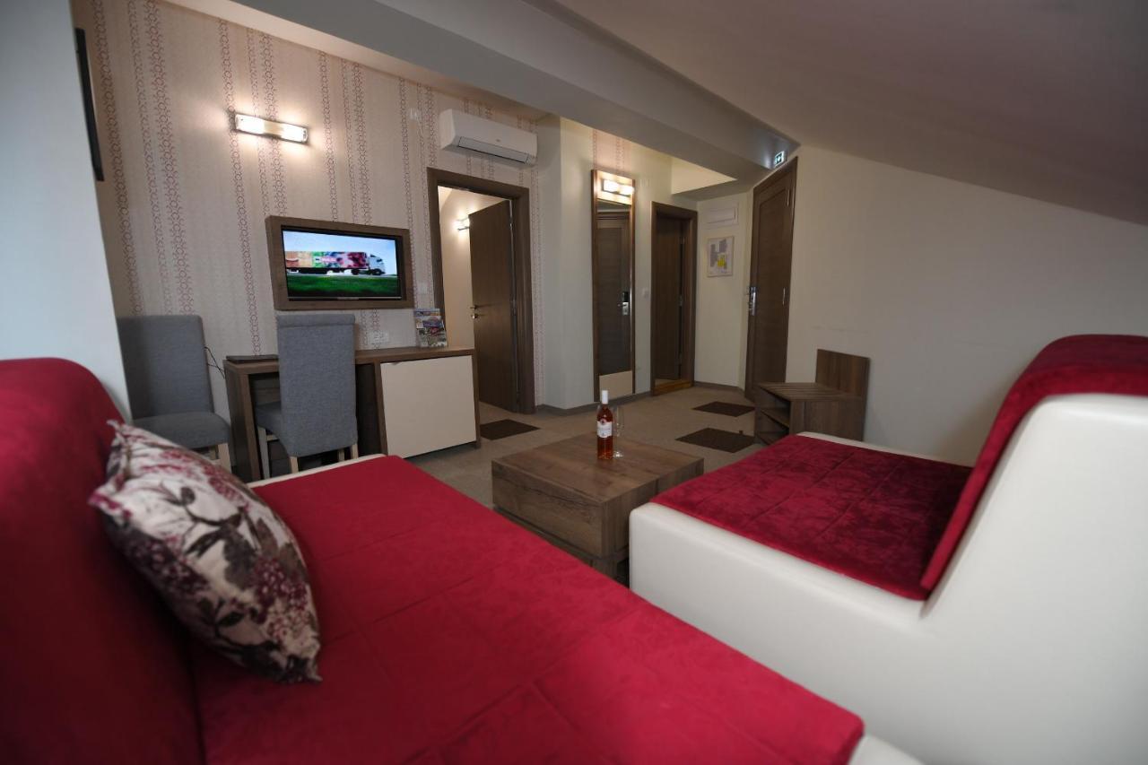 Hotel Kole Čačak Extérieur photo