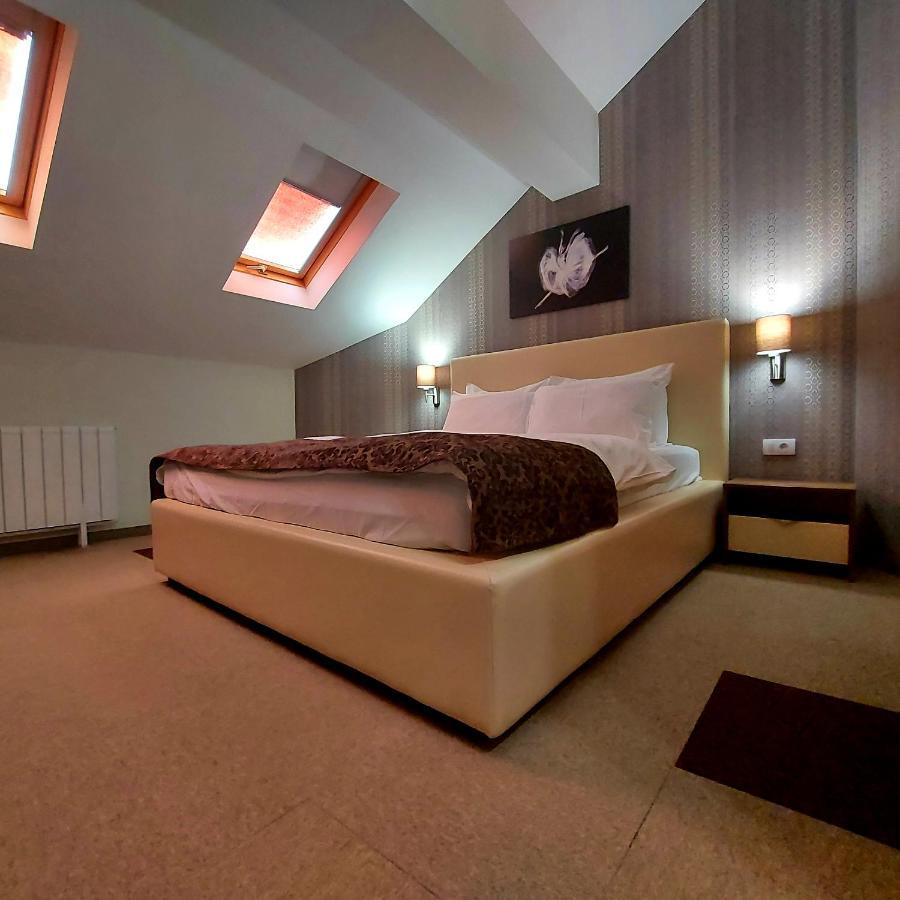 Hotel Kole Čačak Extérieur photo