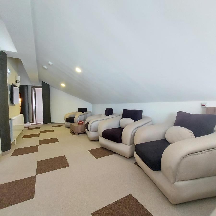 Hotel Kole Čačak Extérieur photo