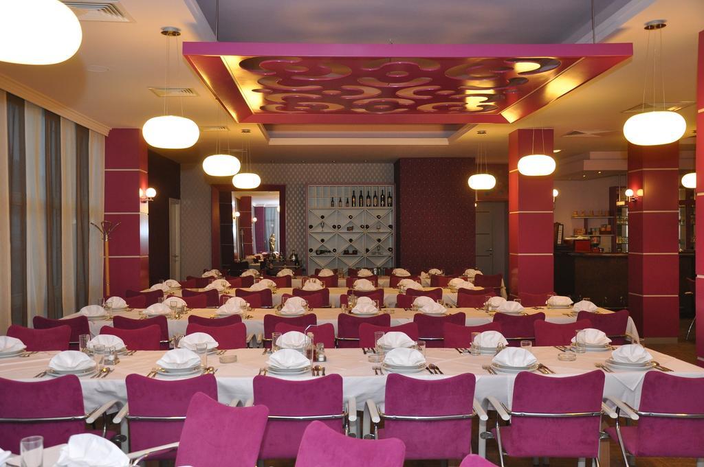Hotel Kole Čačak Extérieur photo