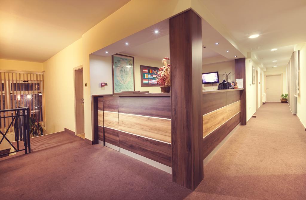Hotel Kole Čačak Extérieur photo