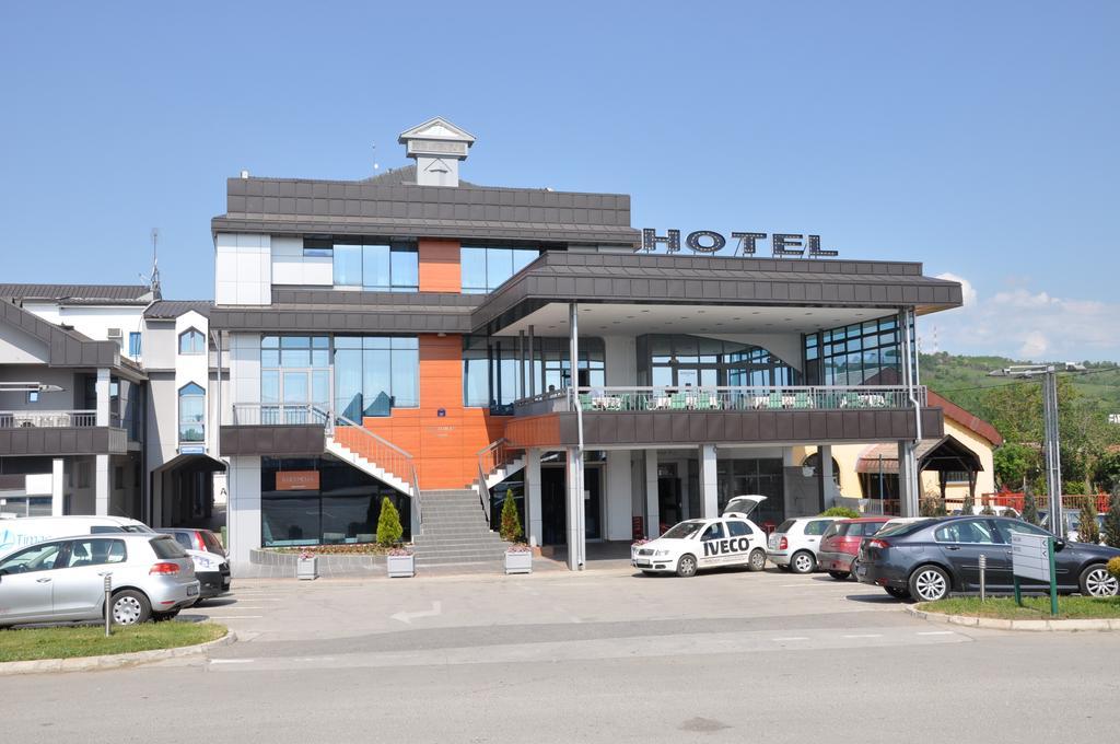 Hotel Kole Čačak Extérieur photo