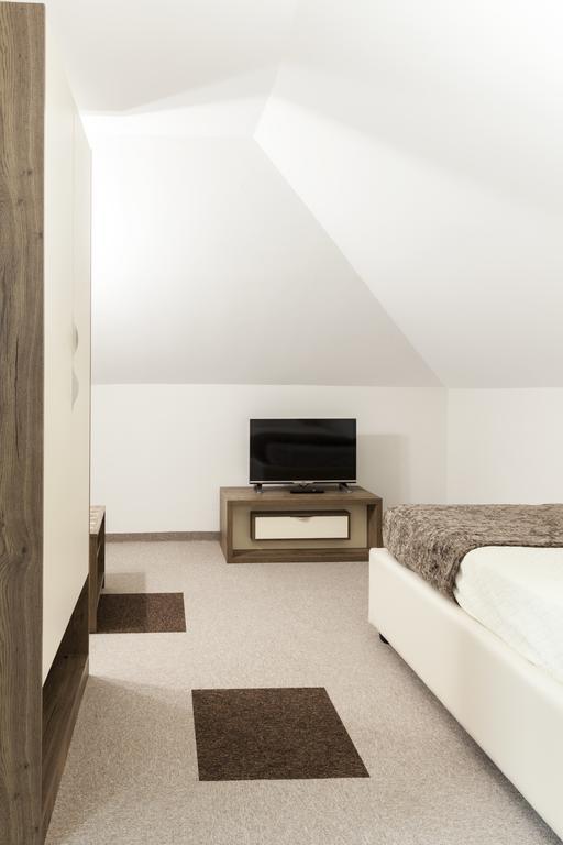 Hotel Kole Čačak Extérieur photo
